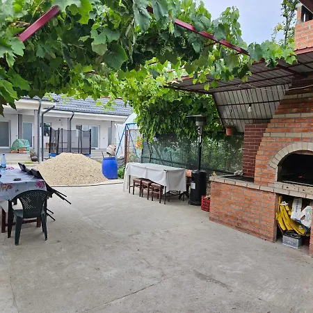 게스트하우스 Pensiunea Nina Două Mai